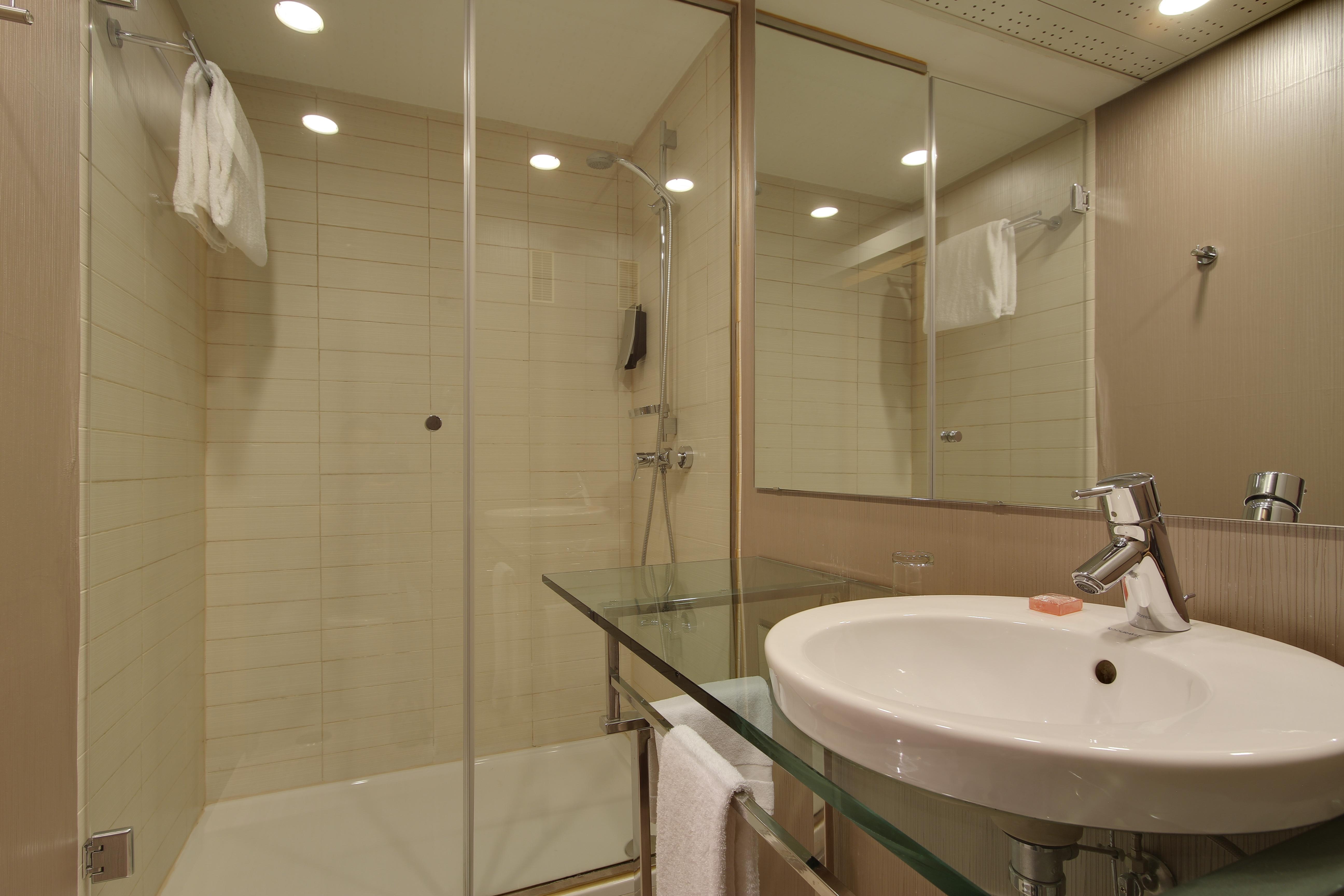 Rafaelhoteles Ventas (Adults Only) Madrid Buitenkant foto