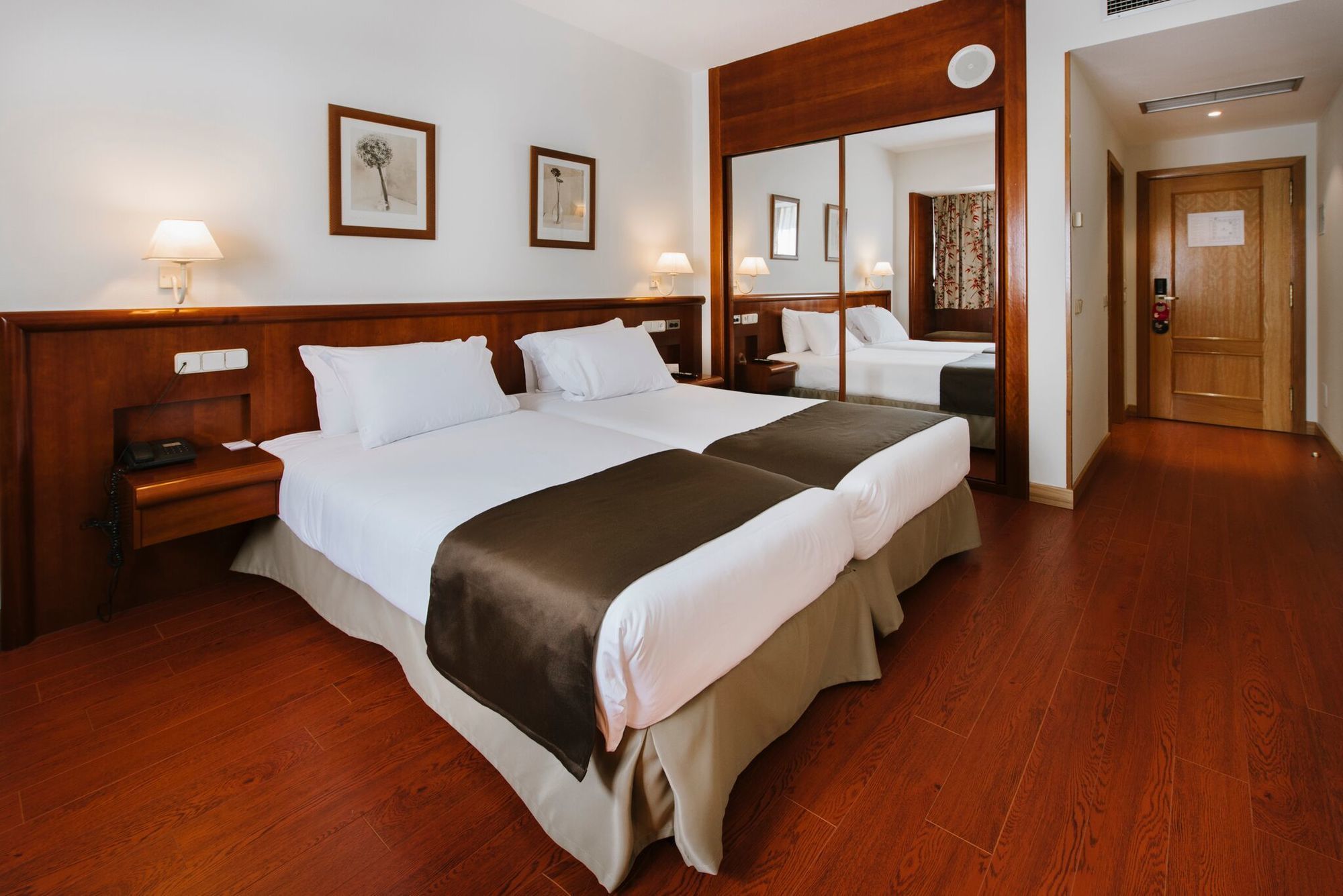 Rafaelhoteles Ventas (Adults Only) Madrid Buitenkant foto